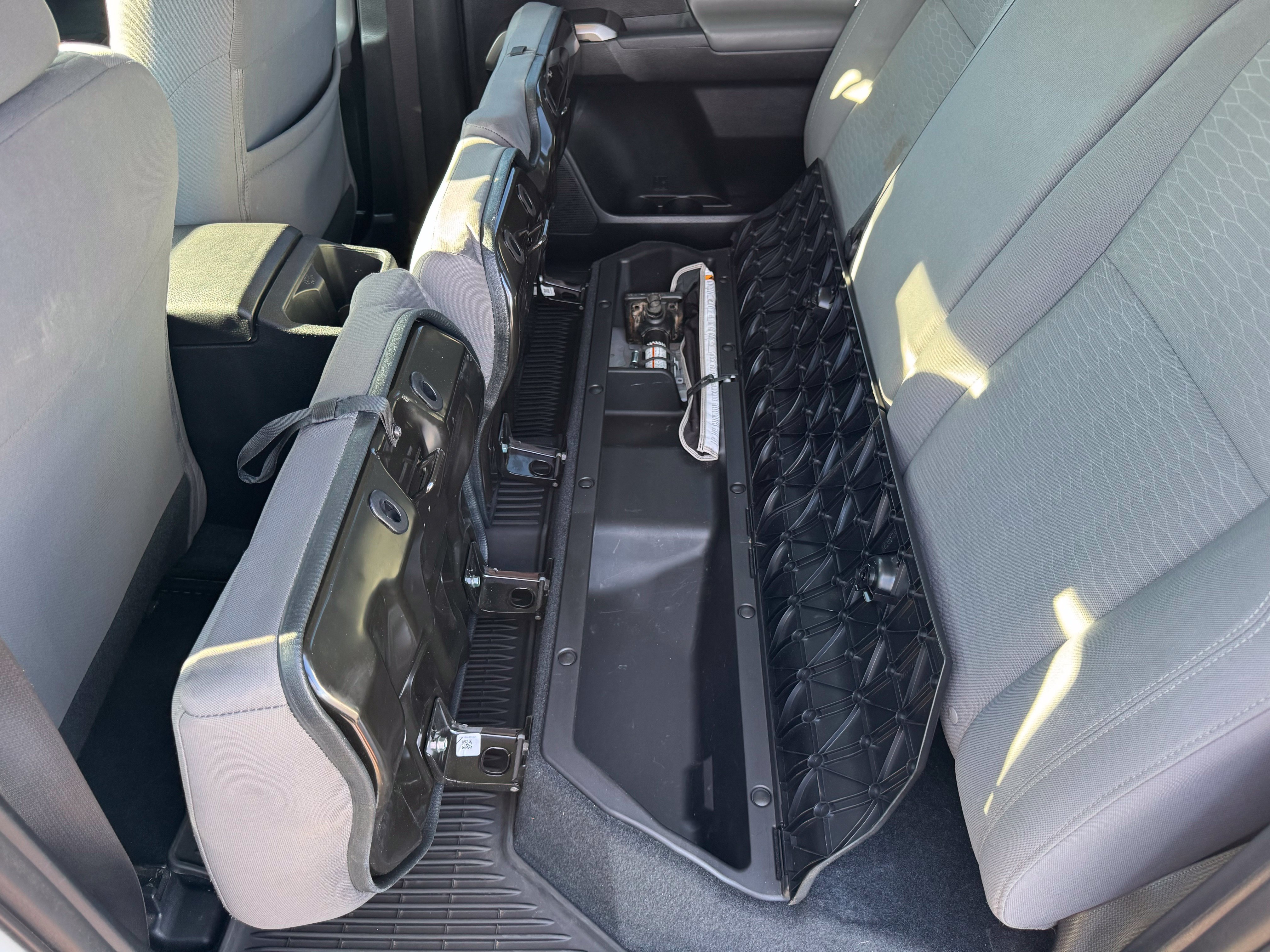 Used 2019 Toyota Tacoma SR5 AWD/4WD image 32