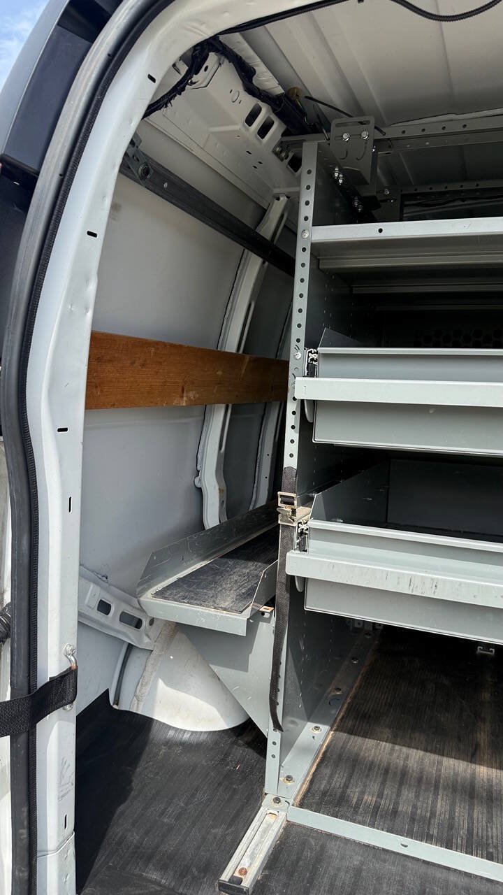 Used 2018 Chevrolet Express 2500 w/ Driver Convenience Package RWD image 20