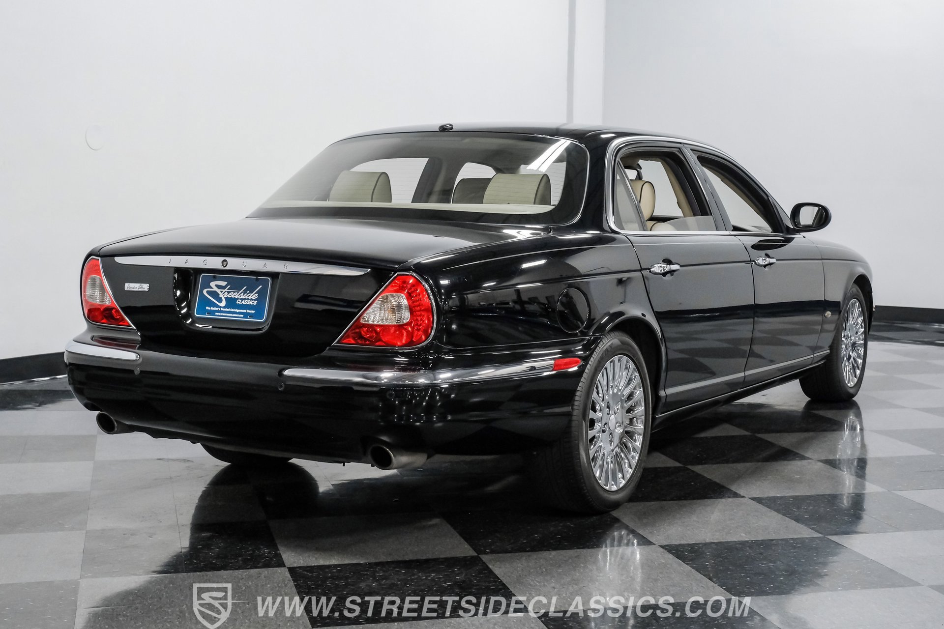 Used 2007 Jaguar XJ8 L RWD image 23