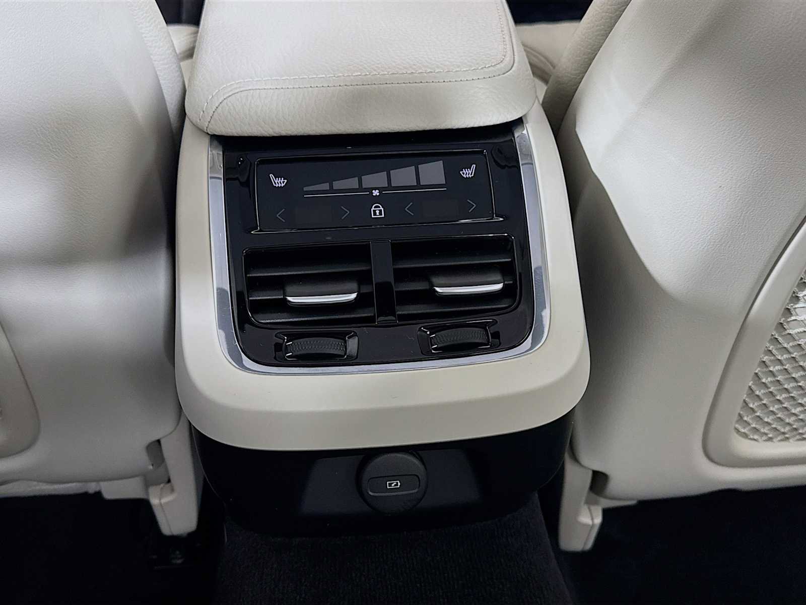 Used 2021 Volvo S60 T5 Inscription image 25