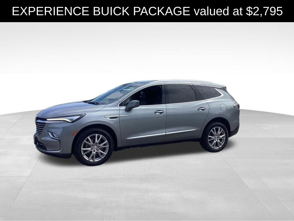 Used 2023 Buick Enclave Essence AWD/4WD image 3