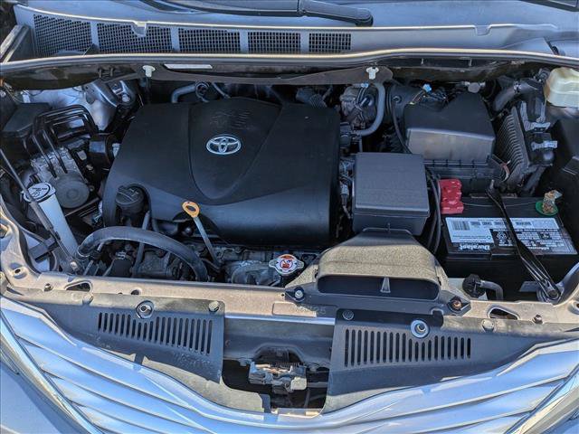Used 2017 Toyota Sienna Limited w/ Preferred Accessory Package FWD image 23