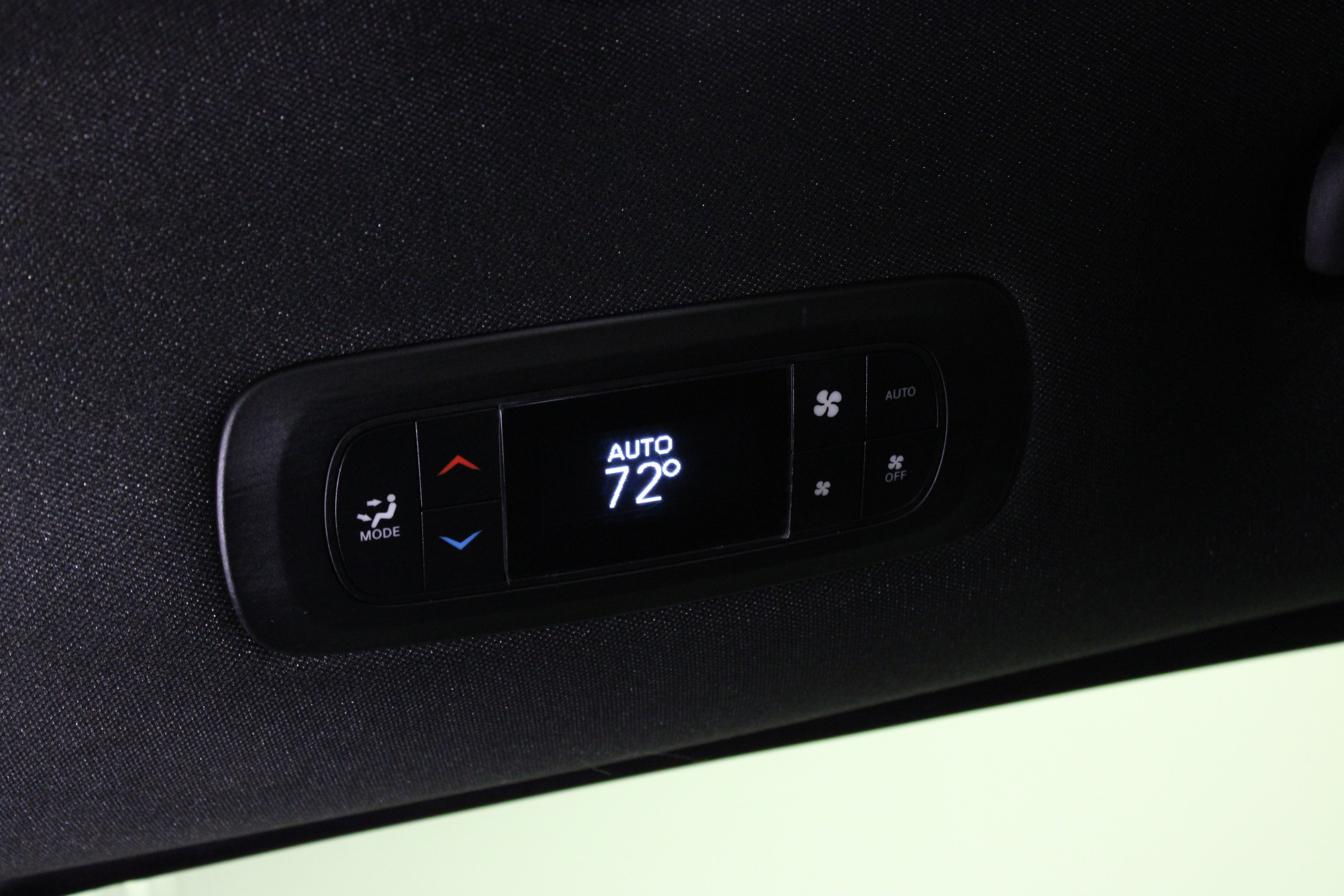 Used 2025 Chrysler Pacifica Select image 17