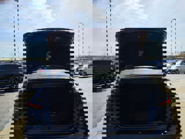 Used 2025 BMW 760i xDrive w/ Premium Package image 7