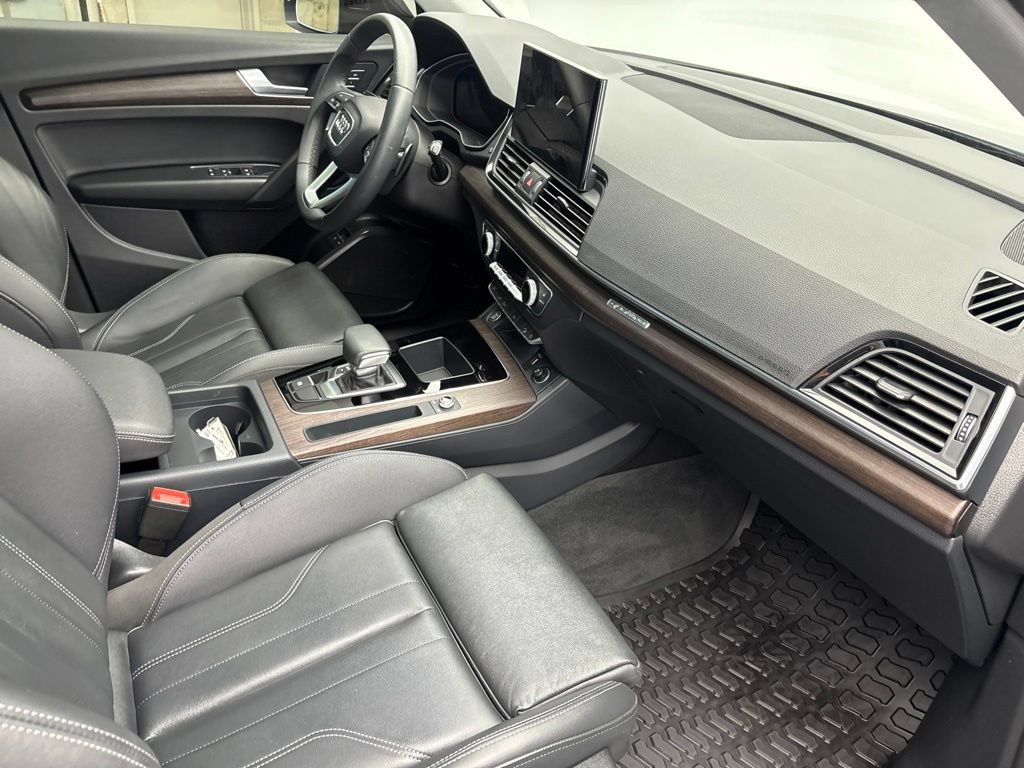 Used 2024 Audi Q5 e Premium w/ Convenience Package AWD/4WD image 26