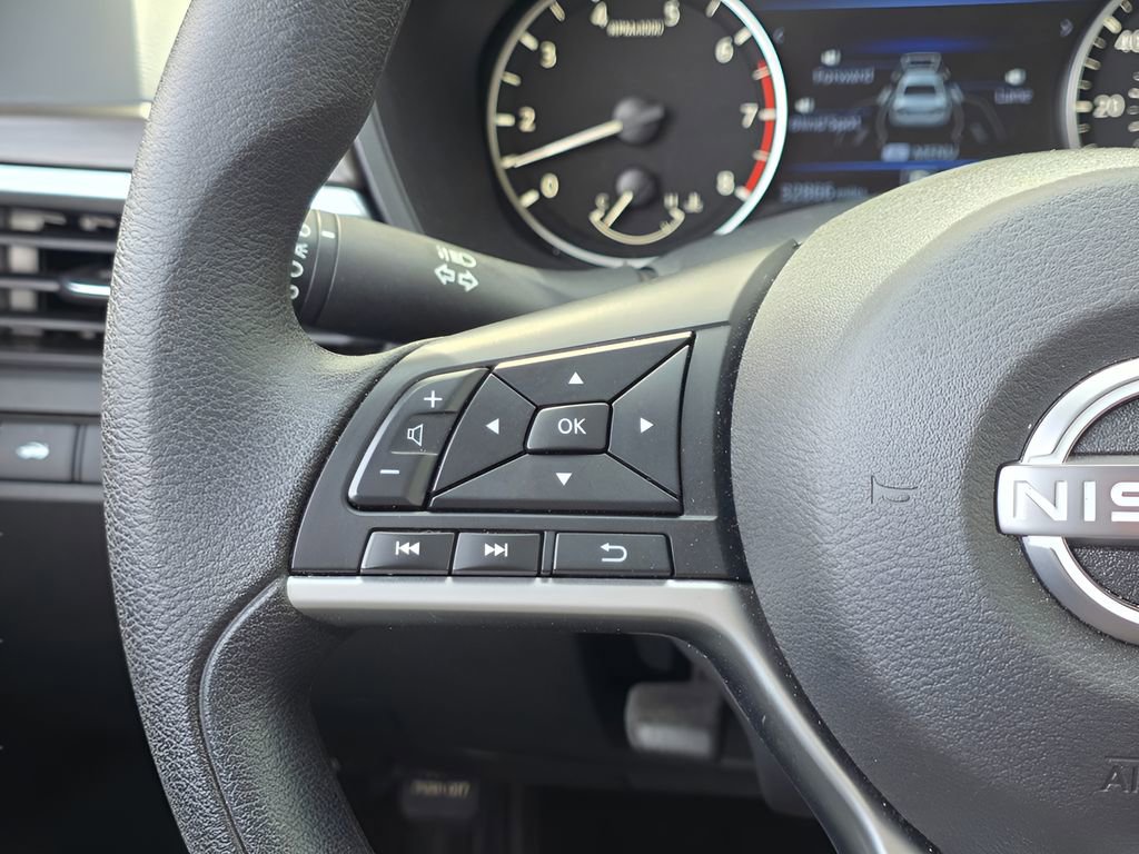 Used 2025 Nissan Altima 2.5 SV image 18