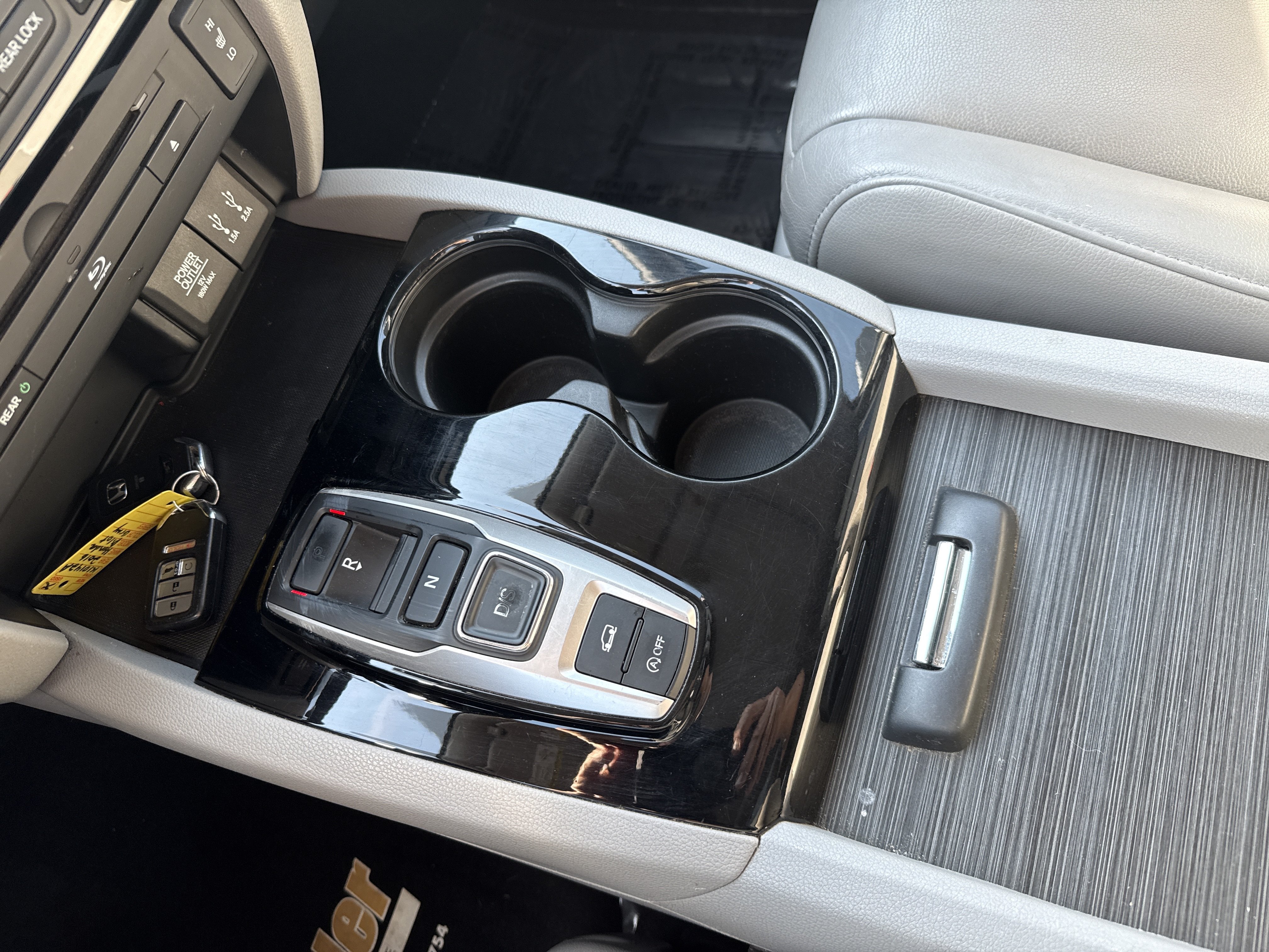 Used 2016 Honda Pilot Touring image 24