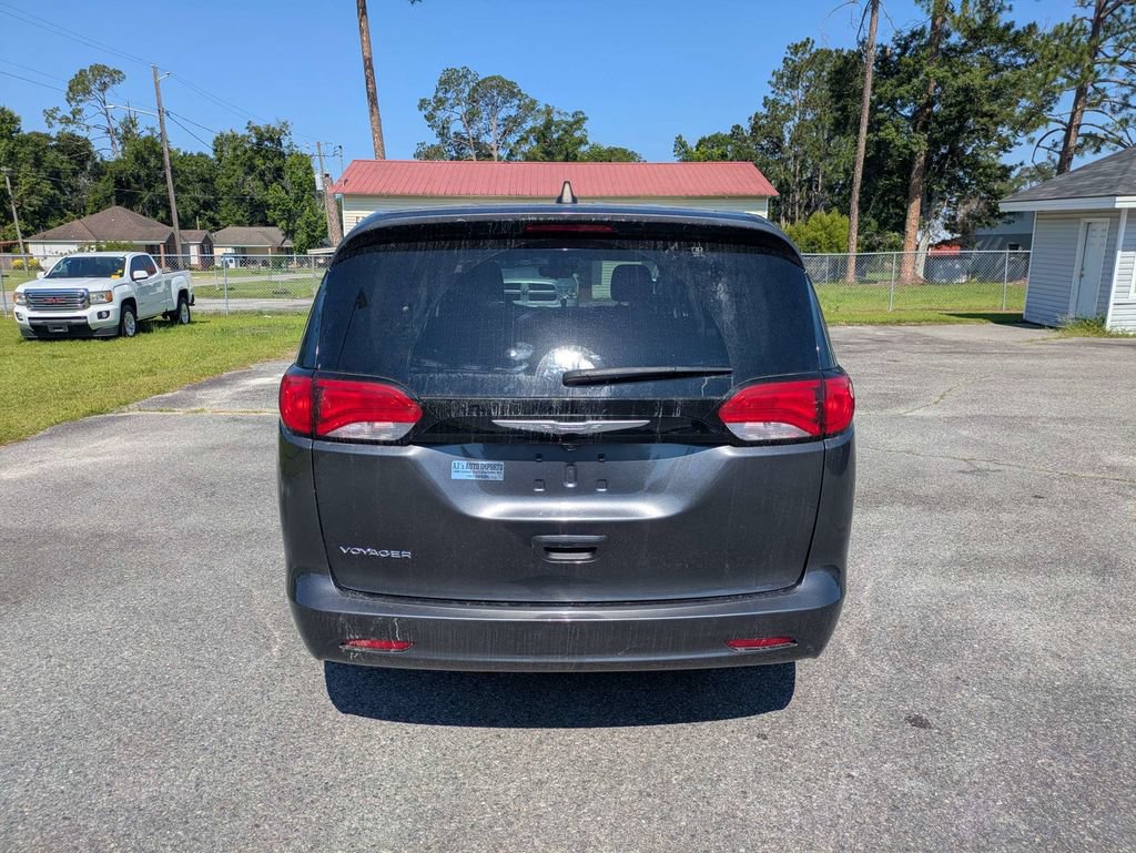Used 2023 Chrysler Voyager LX FWD image 5