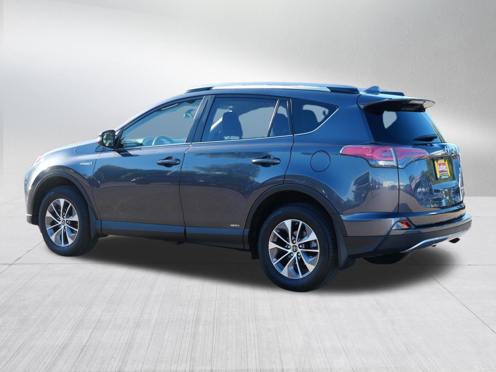 Used 2018 Toyota RAV4 LE AWD/4WD image 5