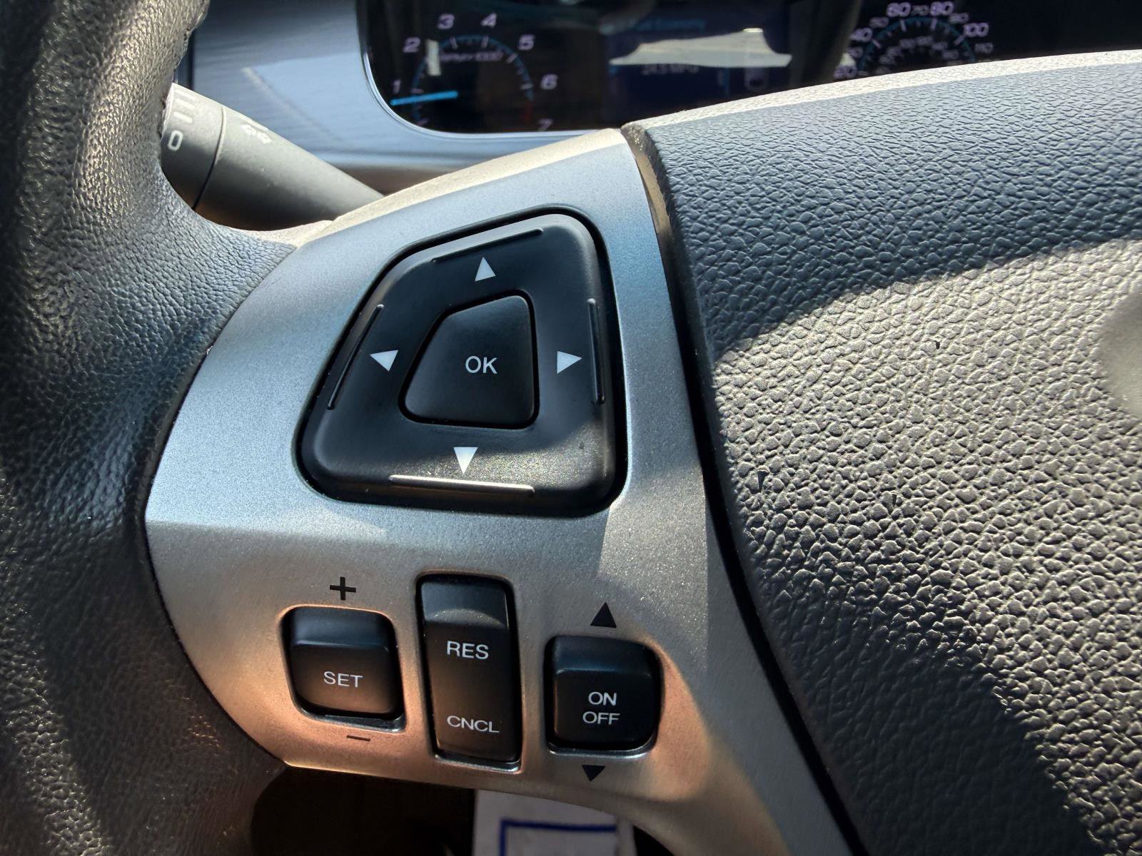 Used 2016 Ford Taurus SEL FWD image 12