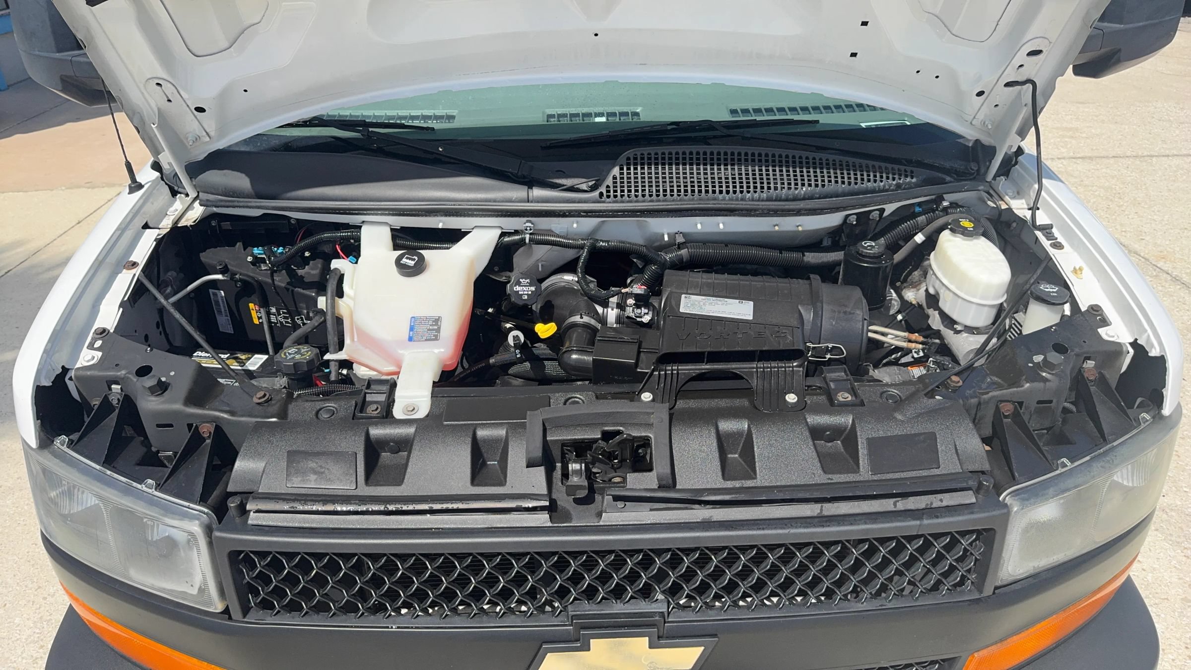 Used 2018 Chevrolet Express 3500 w/ Driver Convenience Package RWD image 15