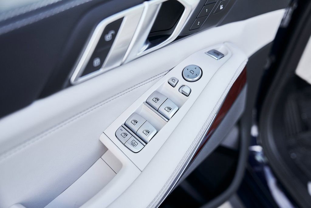 Used 2024 BMW ALPINA XB7 image 33