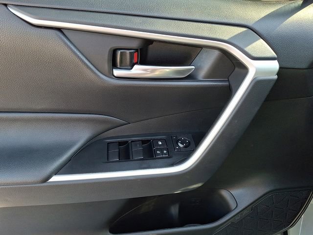 Certified 2020 Toyota RAV4 XLE w/ Convenience Package AWD/4WD image 12