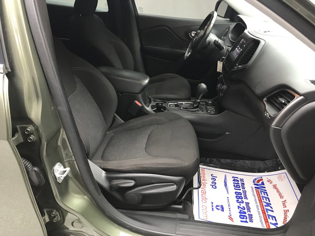 Used 2019 Jeep Cherokee Latitude w/ Cold Weather Group image 21