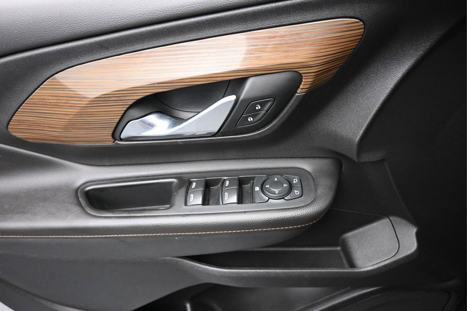 Used 2020 GMC Terrain SLE w/ Driver Convenience Package image 16