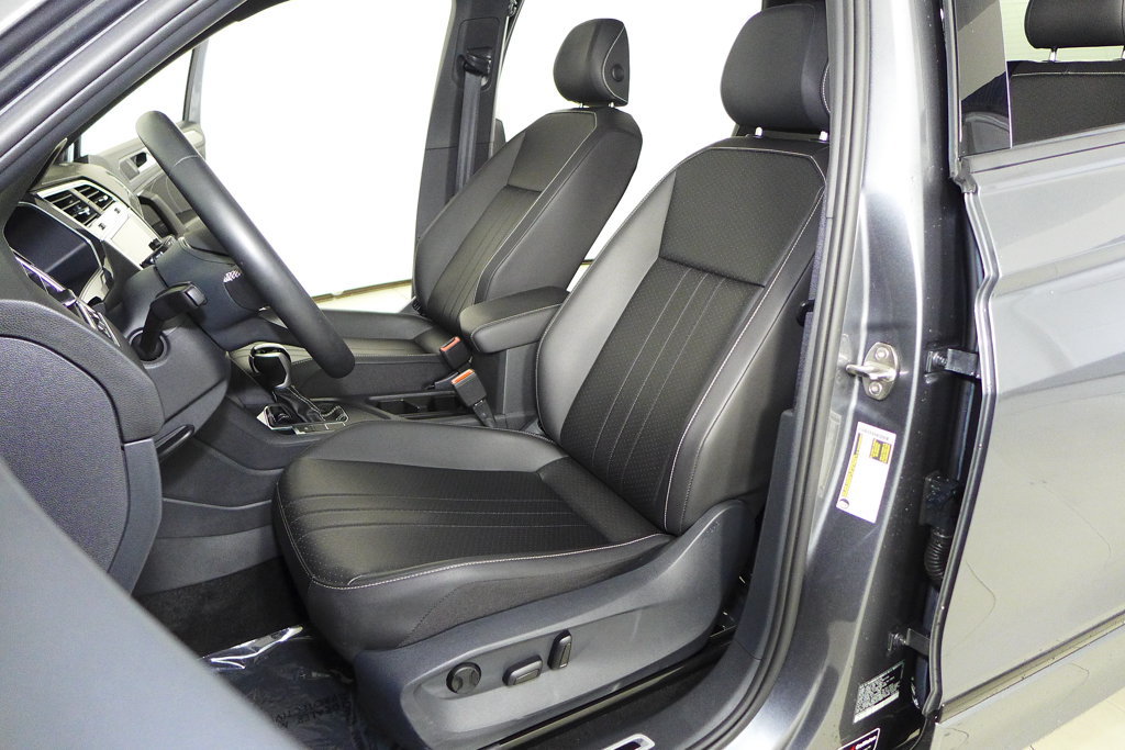 Certified 2023 Volkswagen Tiguan SE R-Line FWD image 19