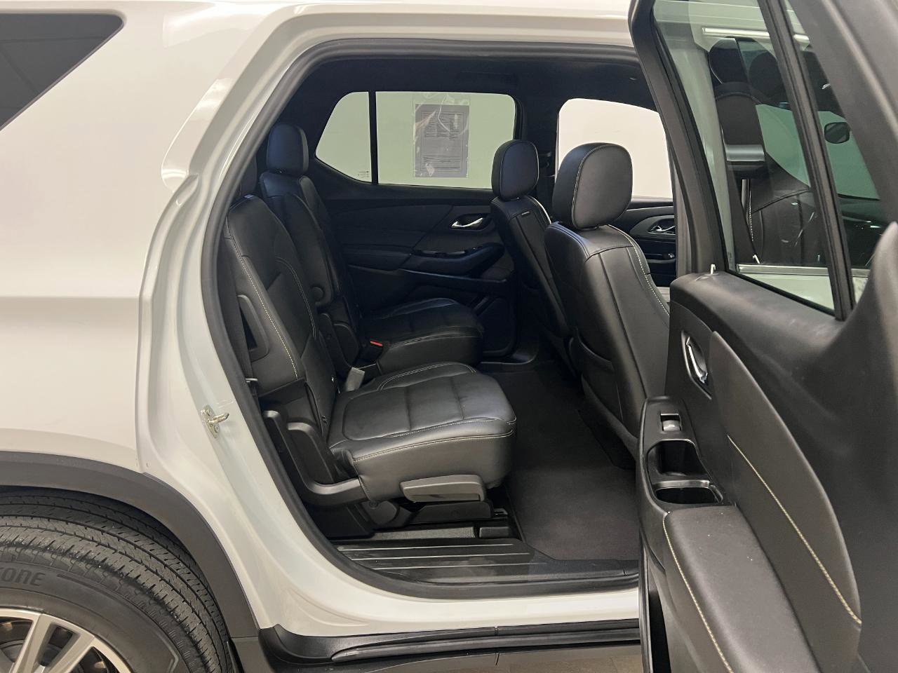 Used 2023 Chevrolet Traverse LT FWD image 29