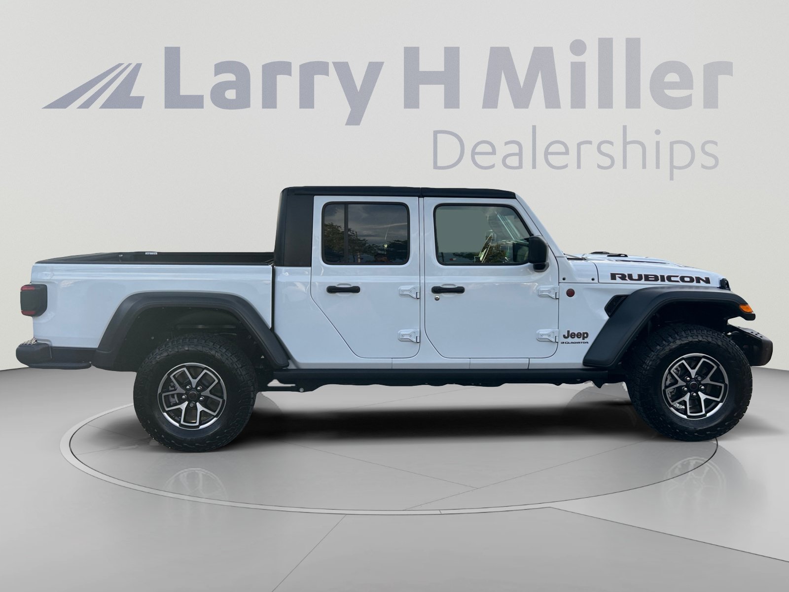 Used 2025 Jeep Gladiator Rubicon w/ Convenience Group AWD/4WD image 6