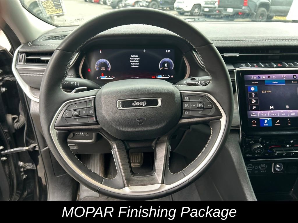 Used 2023 Jeep Grand Cherokee L Limited w/ Black Appearance Package image 17