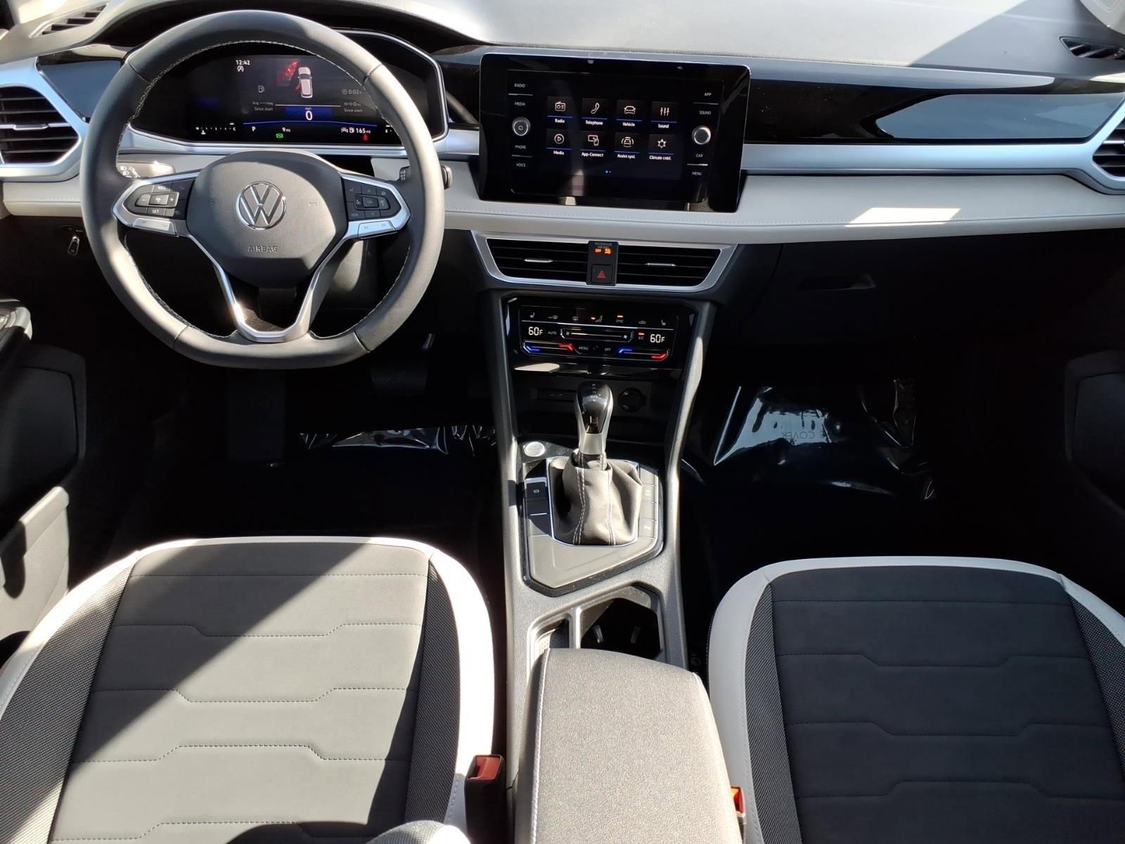 New 2026 Volkswagen Taos SE image 13