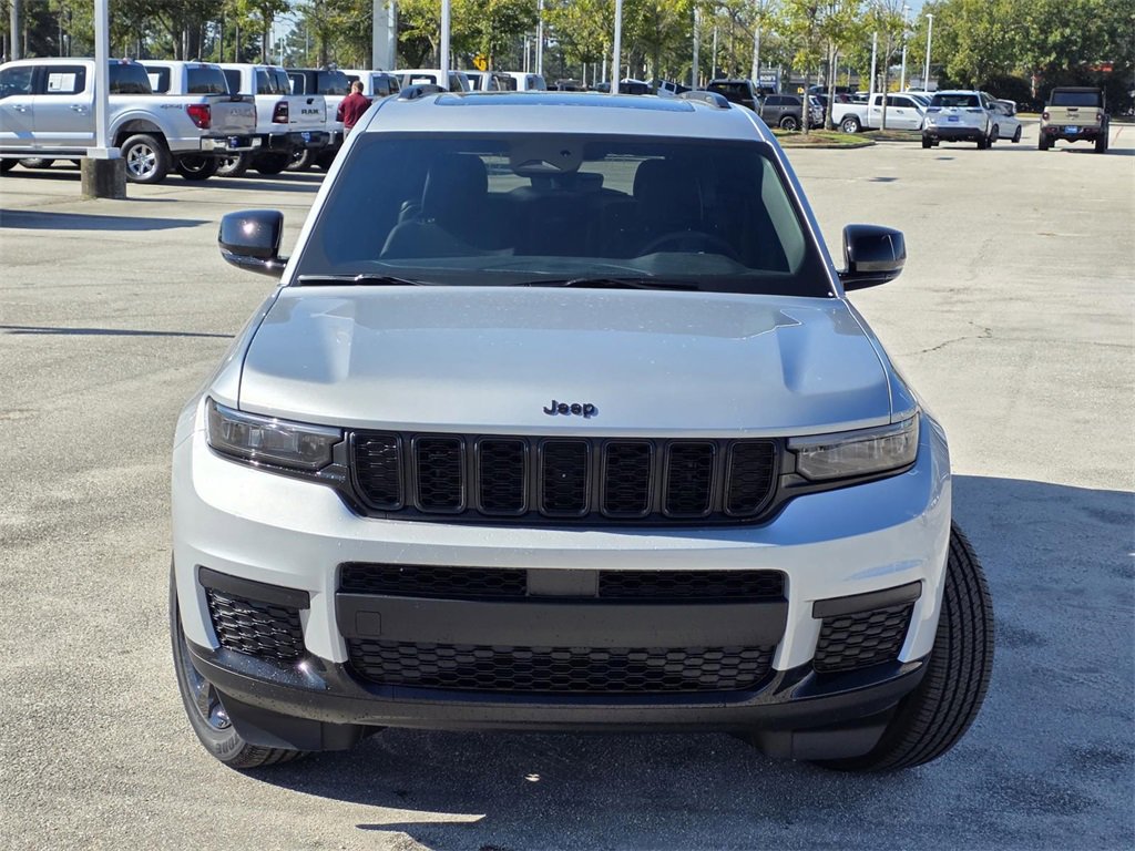 New 2025 Jeep Grand Cherokee L Altitude image 2