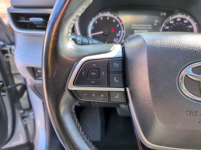 Used 2024 Toyota Highlander XLE FWD image 19