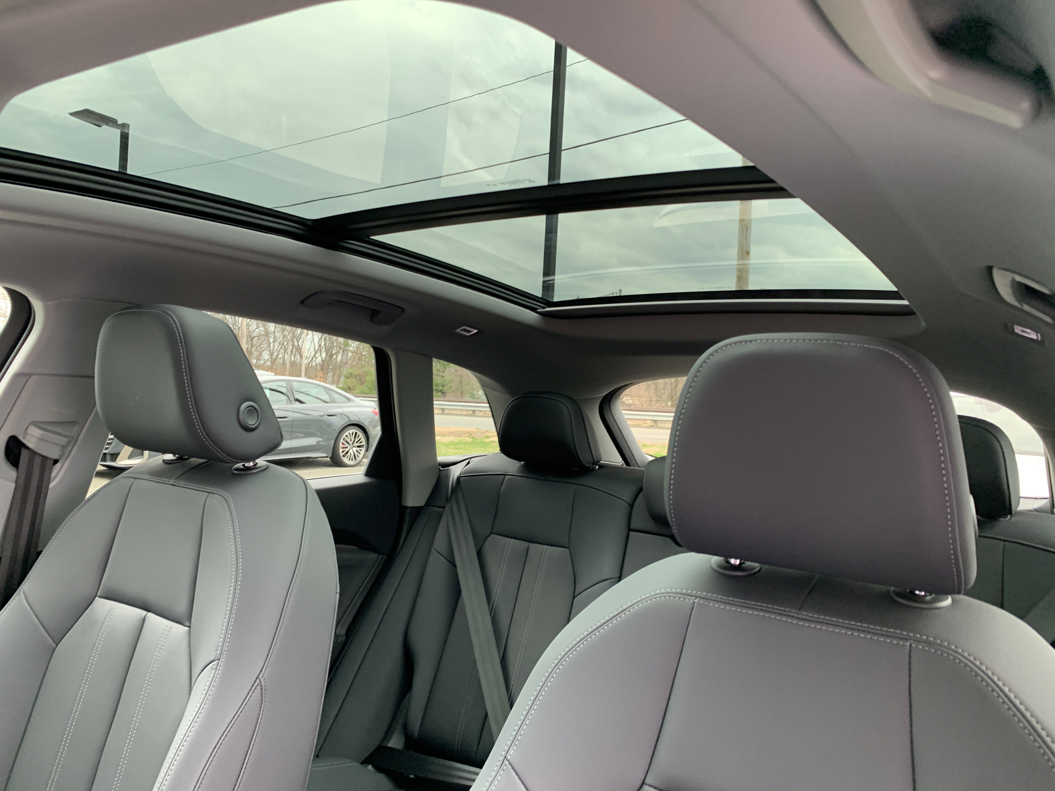 Used 2025 Audi Q5 Premium w/ Convenience Package image 10