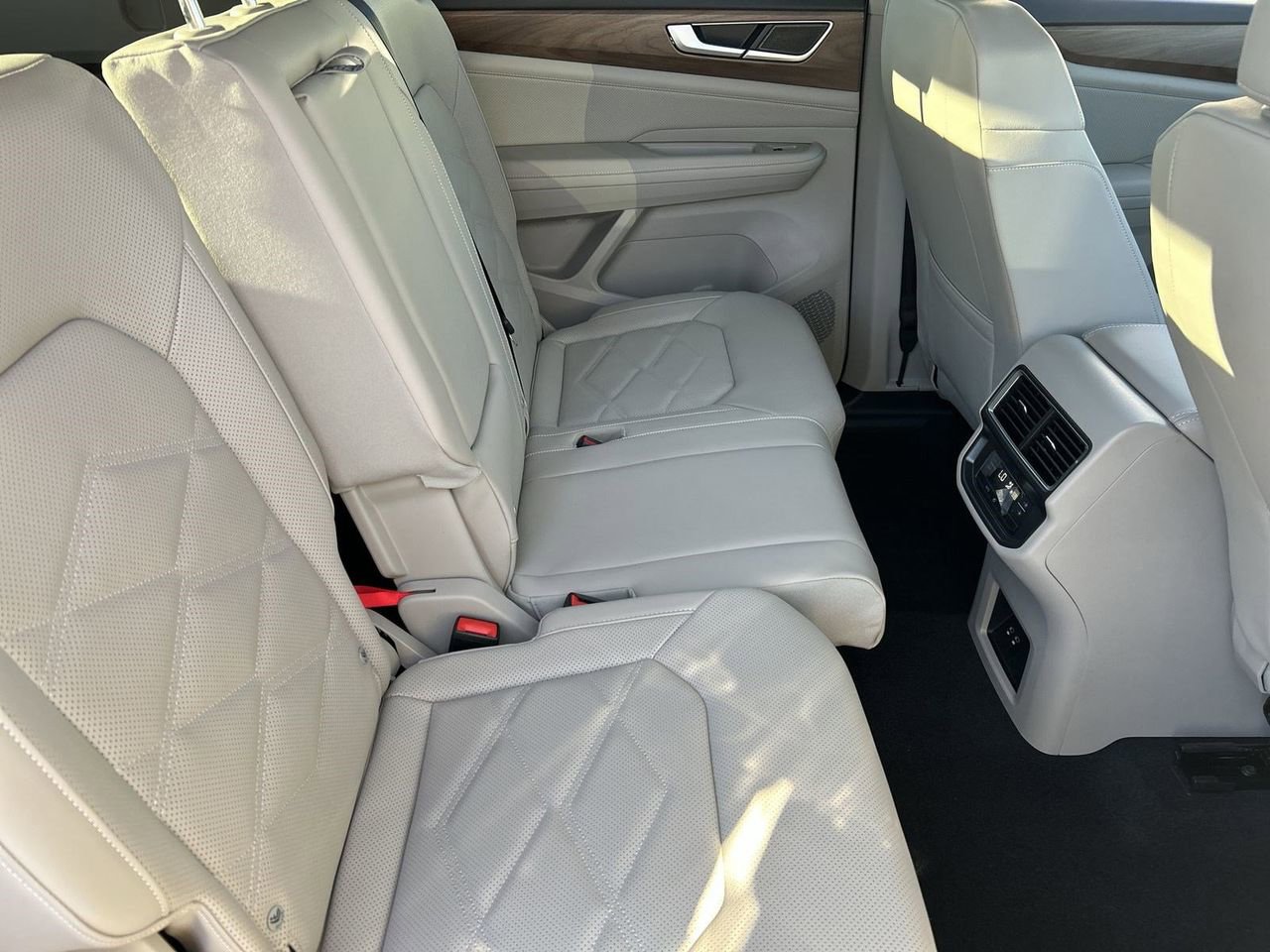 New 2026 Volkswagen Atlas SE image 9