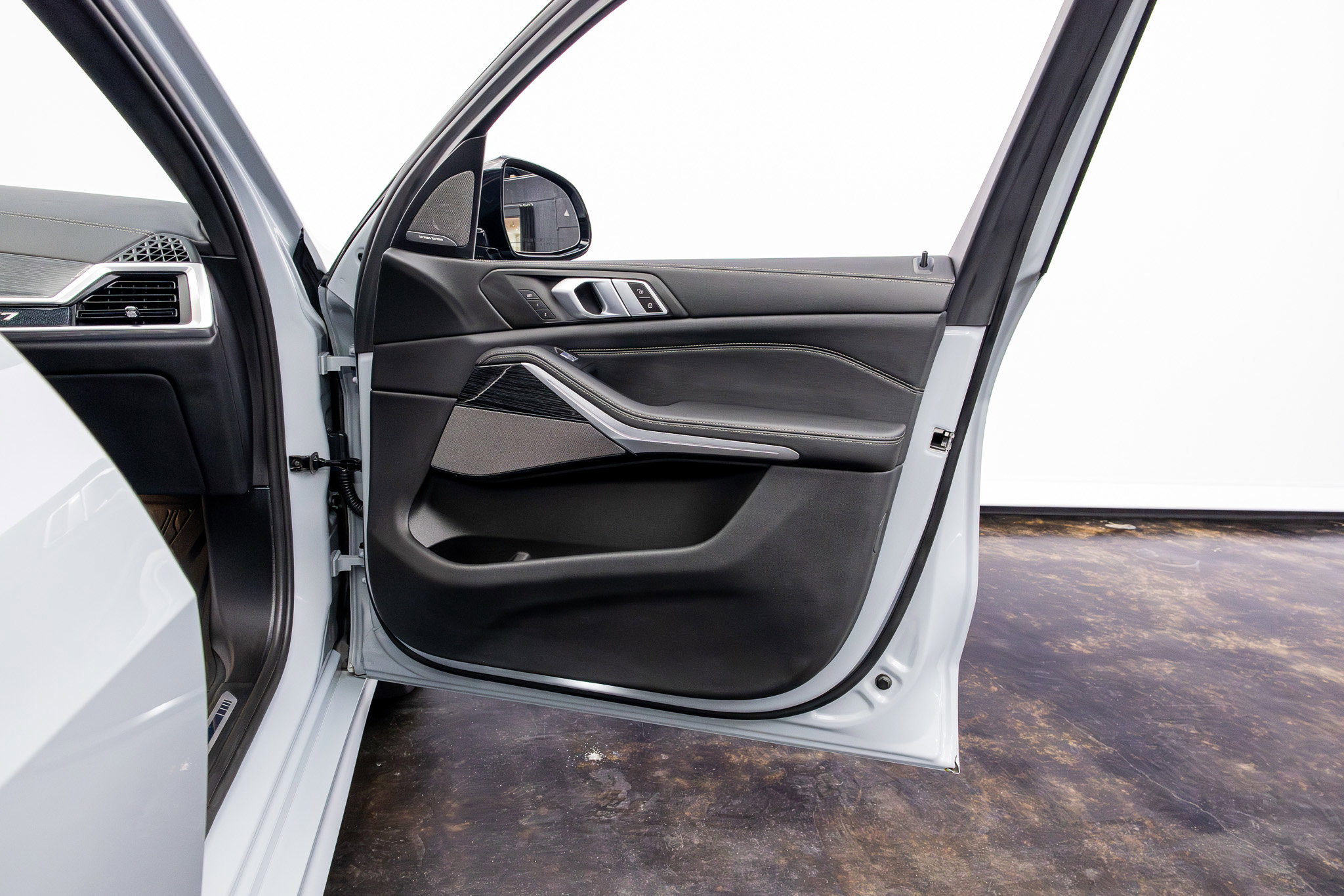 Used 2024 BMW X7 xDrive40i w/ M Sport Package image 33