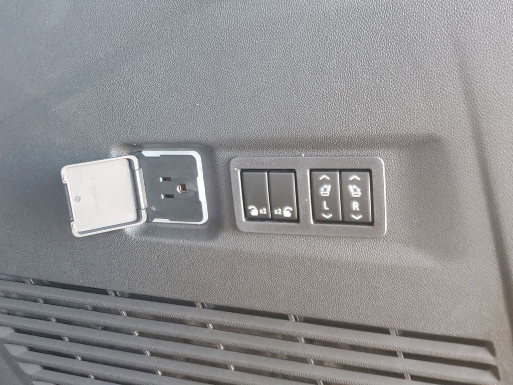 New 2026 Chevrolet Suburban LT w/ Comfort Package image 7