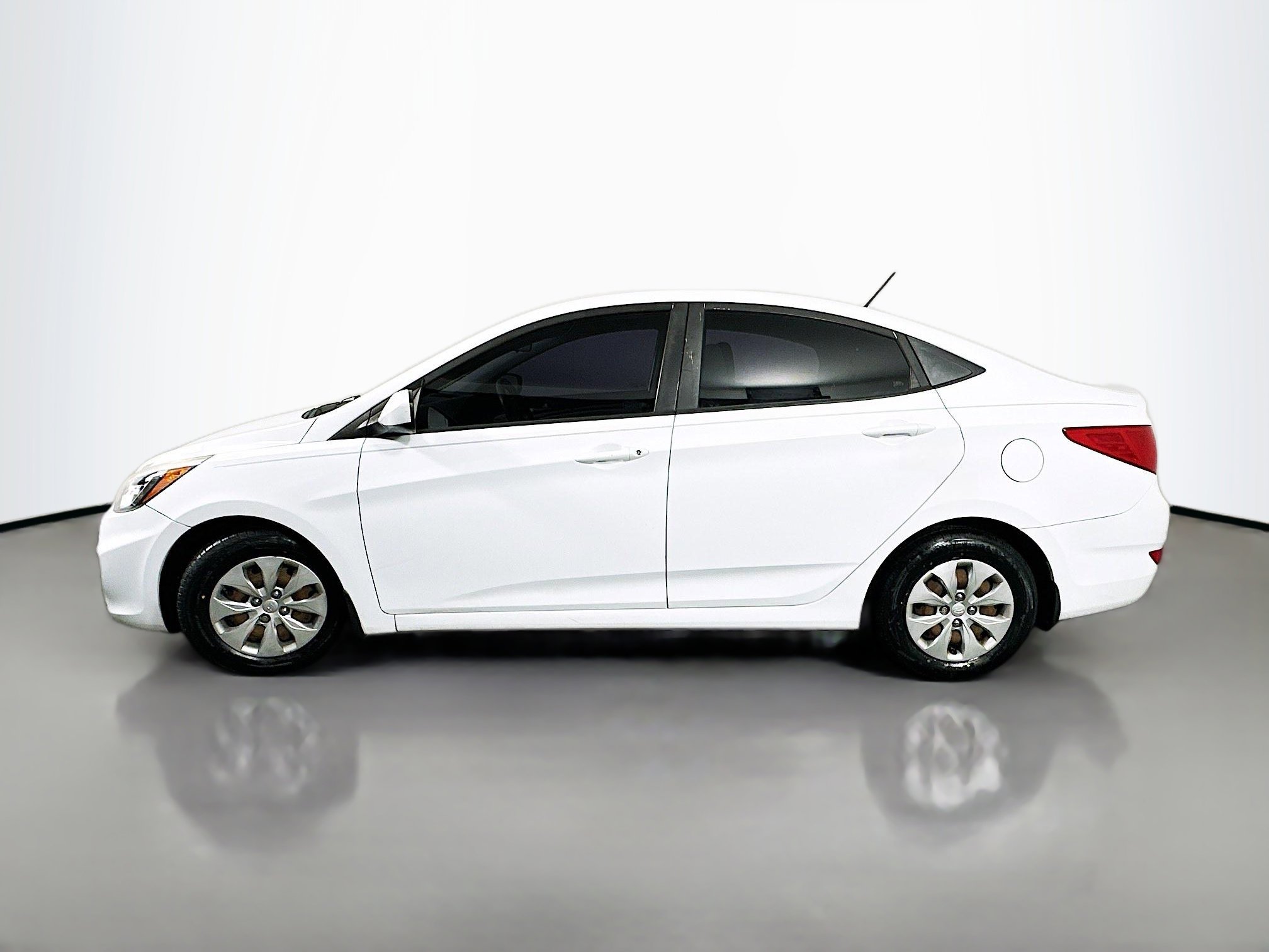 Used 2016 Hyundai Accent SE w/ Option Group 02 image 4