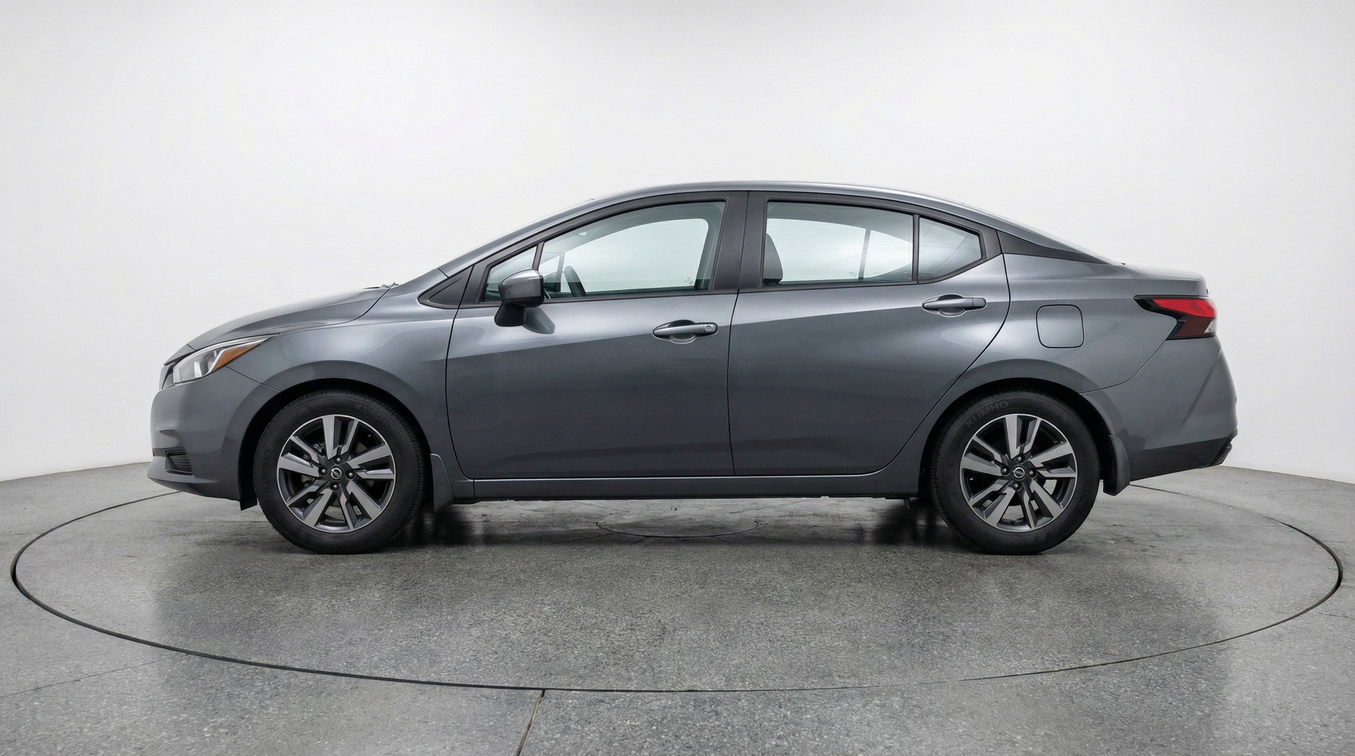 Used 2025 Nissan Versa SV FWD image 5