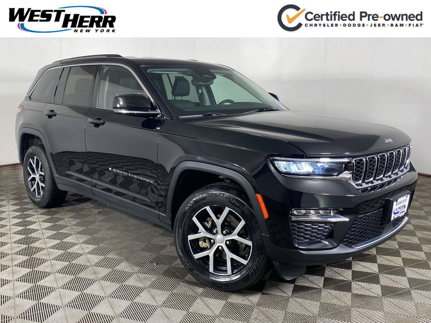 Used 2024 Jeep Grand Cherokee Limited AWD/4WD image 1