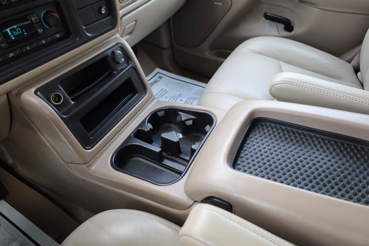 Used 2005 Chevrolet Suburban LT w/ Preferred Equipment Group RWD image 12