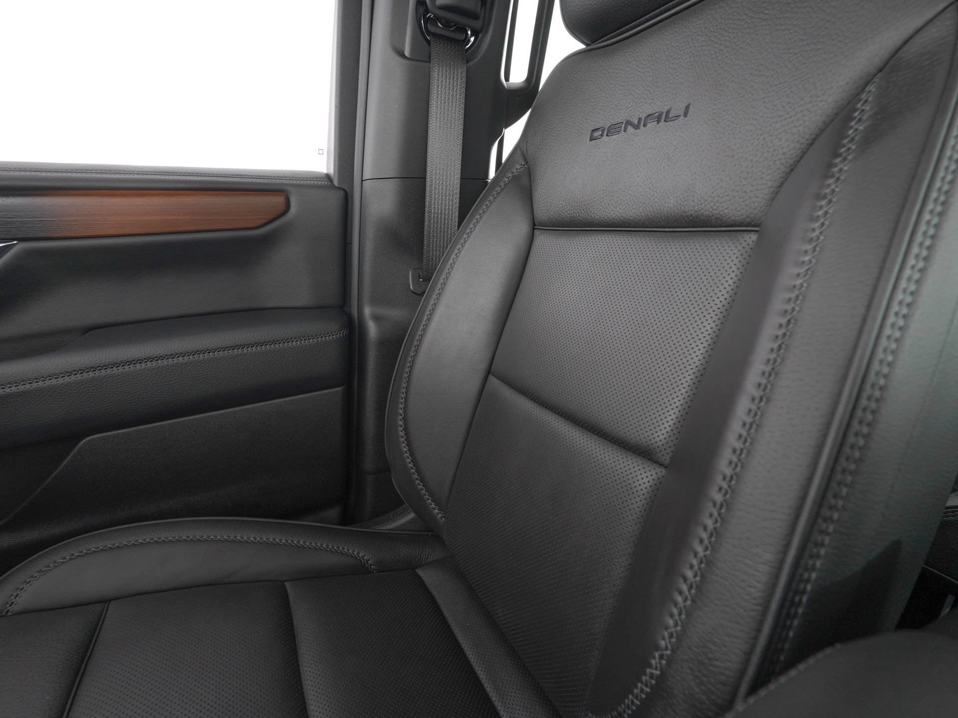 Used 2026 GMC Yukon Denali w/ Denali Reserve Package AWD/4WD image 31