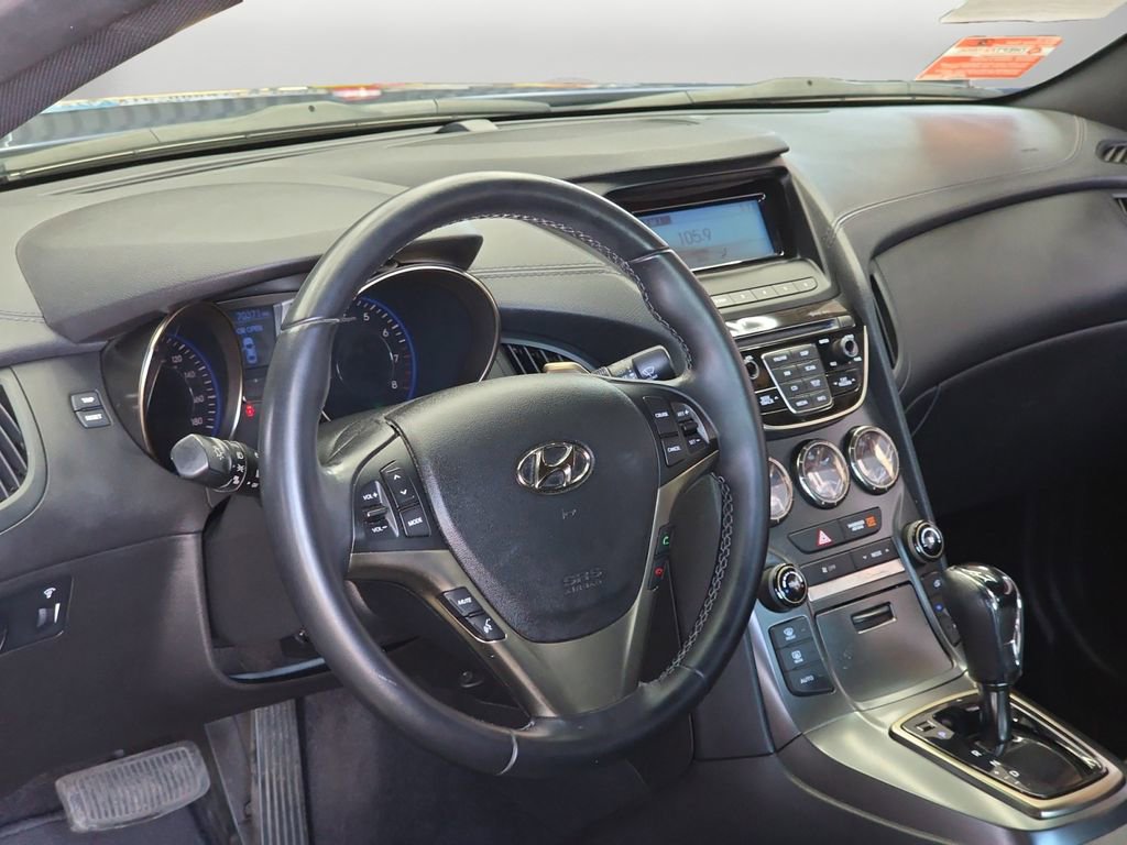 Used 2015 Hyundai Genesis 3.8 image 10