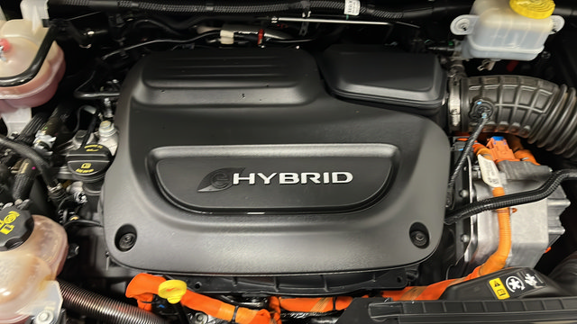 Used 2024 Chrysler Pacifica Limited FWD image 28