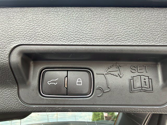 Used 2022 Ford Explorer XLT w/ Equipment Group 202A AWD/4WD image 9