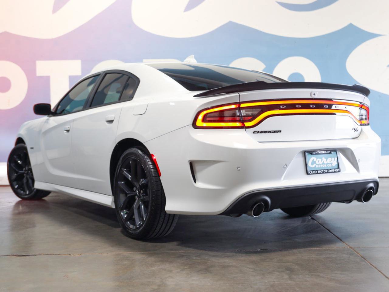Used 2019 Dodge Charger R/T w/ Blacktop Package RWD image 2