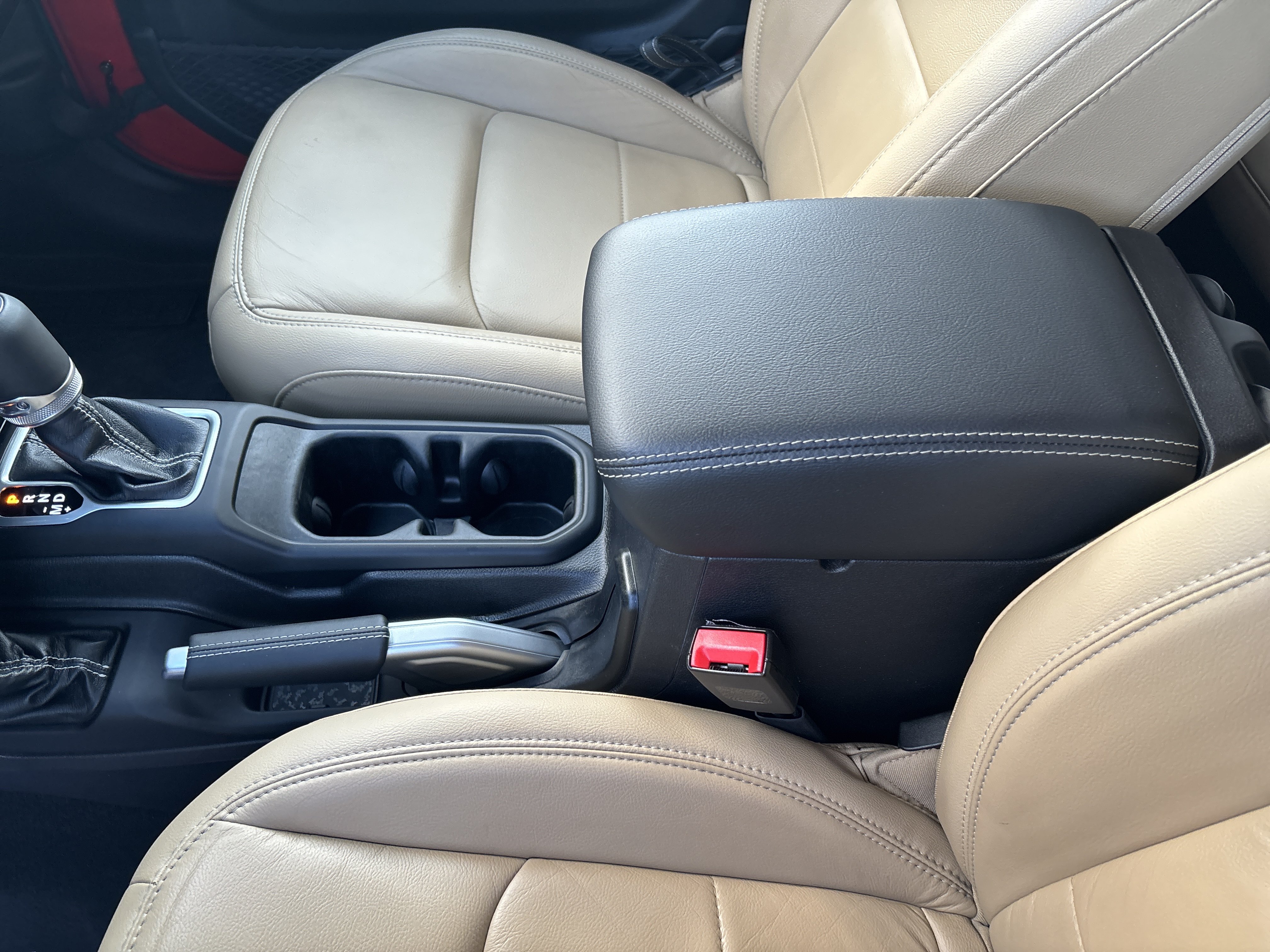 Used 2018 Jeep Wrangler Unlimited Sahara AWD/4WD image 21