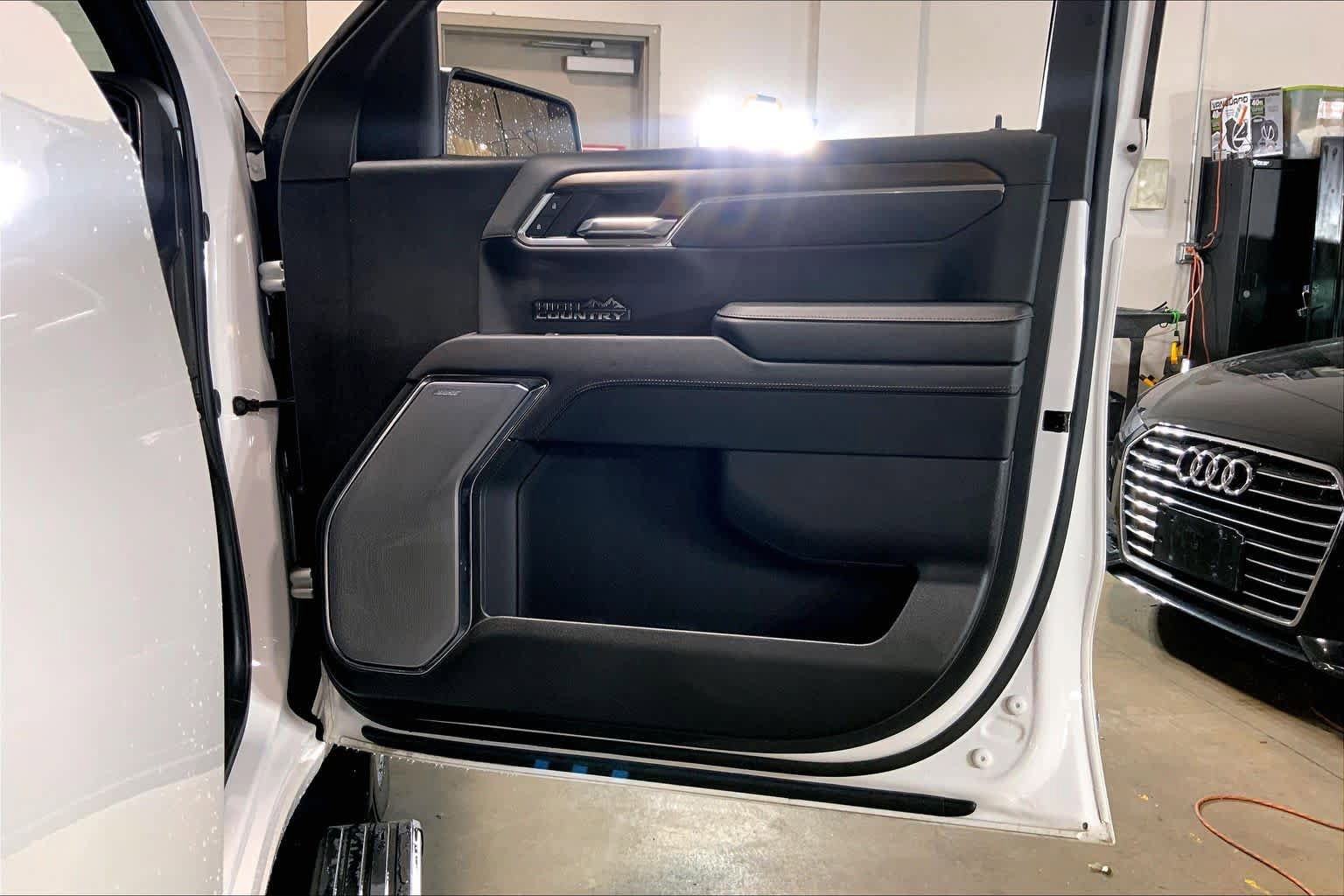 Used 2024 Chevrolet Silverado 1500 High Country w/ High Country Premium Package AWD/4WD image 23
