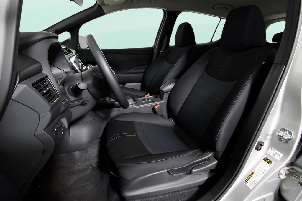 Used 2025 Nissan Leaf S image 15