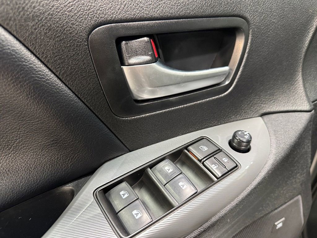 Used 2019 Toyota Sienna SE AWD/4WD image 23