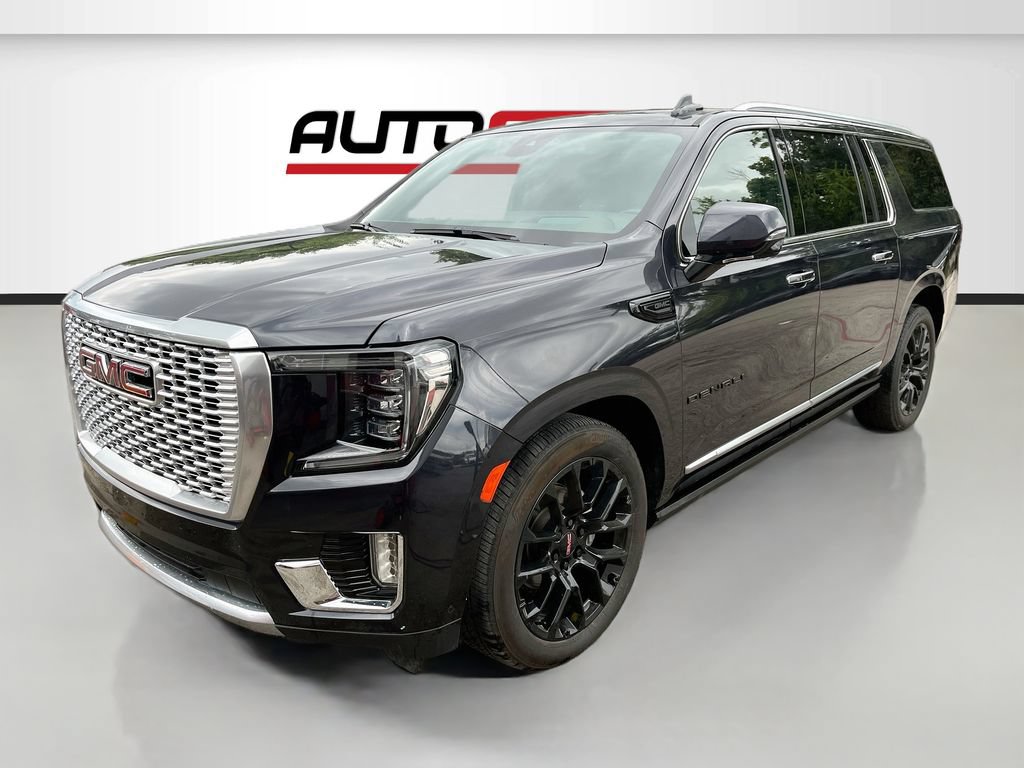 Used 2023 GMC Yukon XL Denali w/ Advanced Technology Package AWD/4WD image 3
