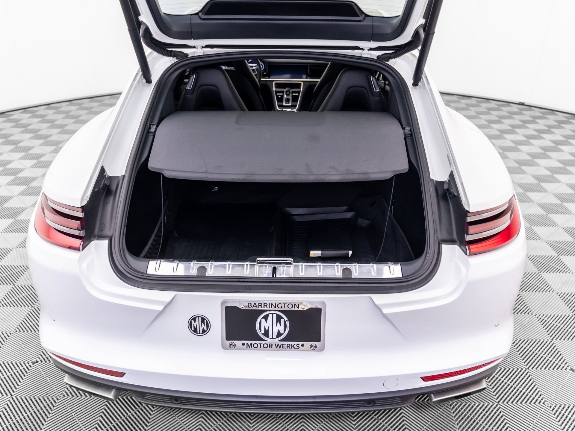 Used 2018 Porsche Panamera 4 AWD/4WD image 28