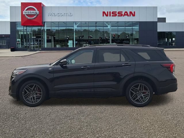 Used 2025 Ford Explorer ST-Line w/ ST-Line Street Pack AWD/4WD image 4