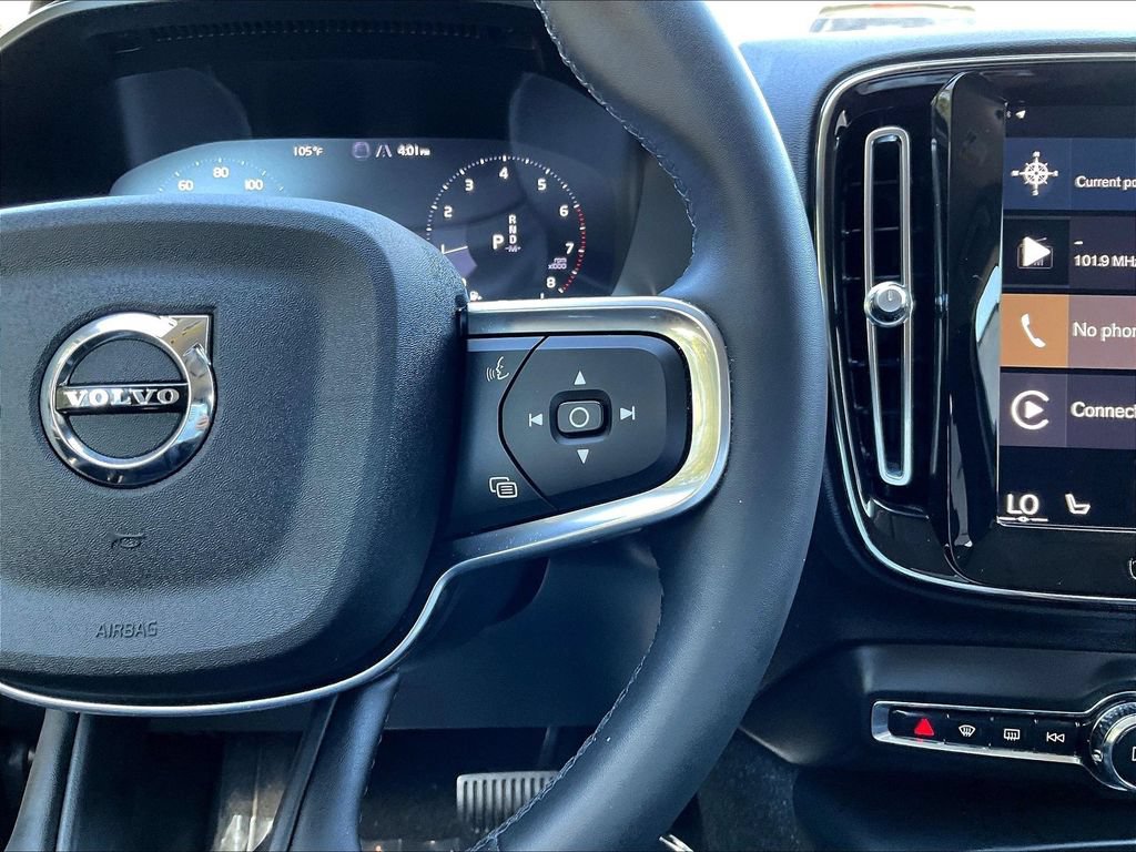 Used 2022 Volvo XC40 T5 Momentum AWD/4WD image 11