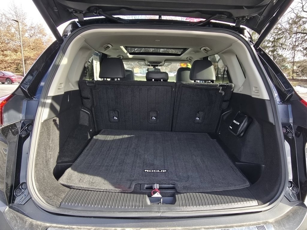 Used 2023 Nissan Rogue SV w/ SV Premium B Package image 17