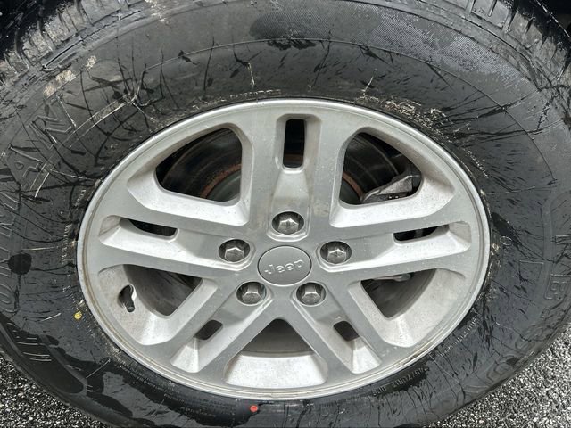 Used 2023 Jeep Grand Cherokee Laredo AWD/4WD image 11