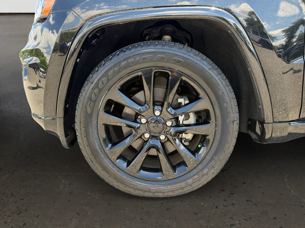 Used 2022 Jeep Grand Cherokee Laredo X RWD image 10